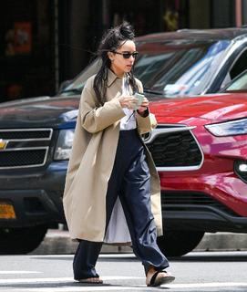 Zoë Kravitz feet photo thumbnail
