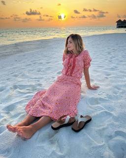 Jenna Coleman feet photo thumbnail