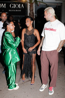 Christina Milian feet photo thumbnail