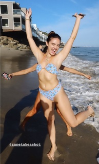 Natalie Noel Mariduena feet photo thumbnail