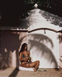Lais Ribeiro feet photo thumbnail