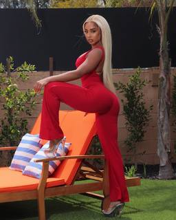 Qimmah Russo feet photo thumbnail