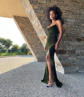 Christina Milian feet photo thumbnail