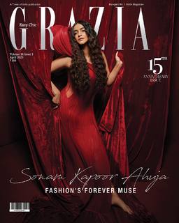 Sonam Kapoor feet photo thumbnail