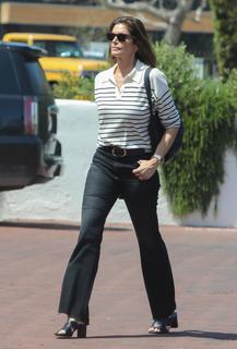 Cindy Crawford feet photo thumbnail