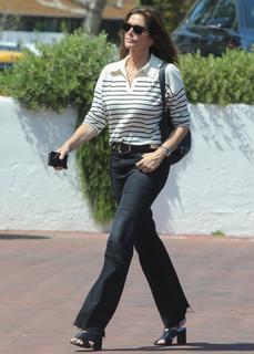 Cindy Crawford feet photo thumbnail