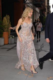 Sienna Miller feet photo thumbnail