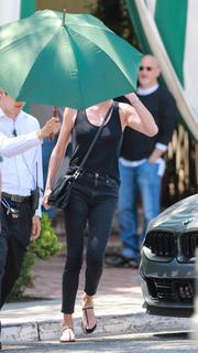Charlize Theron feet photo thumbnail