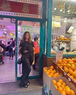 Chrissy Teigen feet photo thumbnail