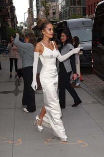Rita Ora feet photo thumbnail