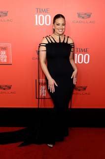 Ashley Graham feet photo thumbnail