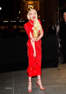 Anya Taylor-Joy feet photo thumbnail