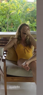 Cat Deeley feet photo thumbnail