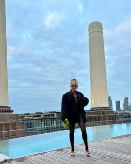 Ashley Roberts feet photo thumbnail