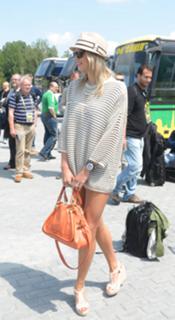Lena Gercke feet photo thumbnail