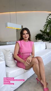 Natalie Noel Mariduena feet photo thumbnail
