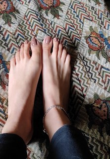 Aditi Rao Hydari feet photo thumbnail
