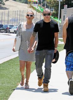 Jennifer Lopez feet photo thumbnail