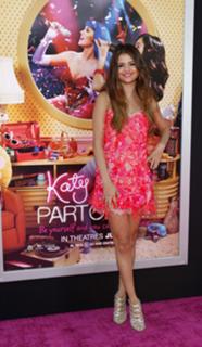 Selena Gomez feet photo thumbnail