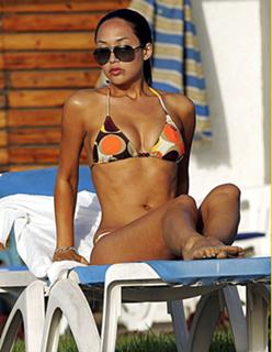 Myleene Klass feet photo thumbnail
