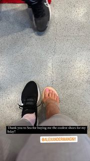Kelly Bensimon feet photo thumbnail