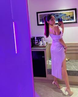 Anushka Sen feet photo thumbnail