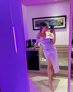 Anushka Sen feet photo thumbnail