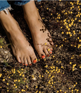 Tiffani Thiessen feet photo thumbnail