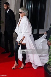 Cara Delevingne feet photo thumbnail