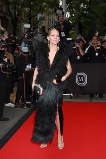 Sienna Miller feet photo thumbnail