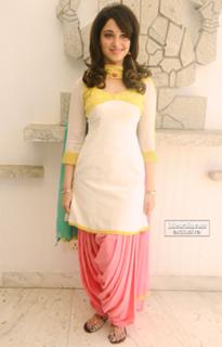 Tamannaah Bhatia feet photo thumbnail