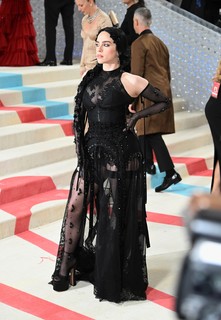 Billie Eilish feet photo thumbnail