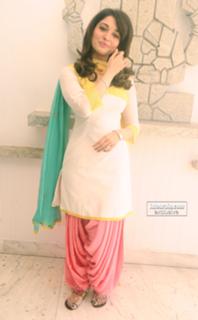 Tamannaah Bhatia feet photo thumbnail