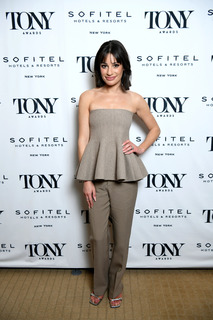Lea Michele feet photo thumbnail