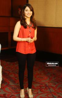 Tamannaah Bhatia feet photo thumbnail