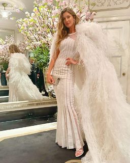 Gisele Bündchen feet photo thumbnail