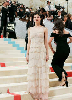 Alexandra Daddario feet photo thumbnail