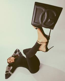 Olivia Culpo feet photo thumbnail