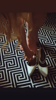 Elle Fanning feet photo thumbnail