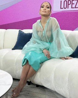Jennifer Lopez feet photo thumbnail