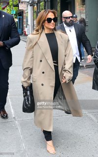 Jennifer Lopez feet photo thumbnail