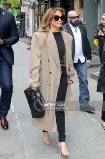 Jennifer Lopez feet photo thumbnail