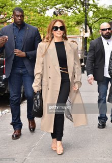 Jennifer Lopez feet photo thumbnail