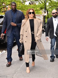 Jennifer Lopez feet photo thumbnail