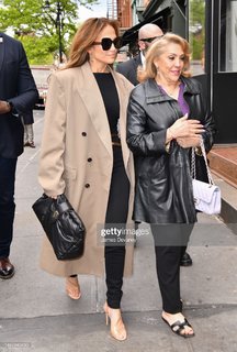 Jennifer Lopez feet photo thumbnail