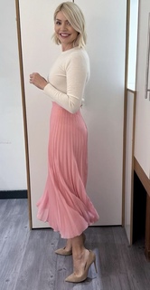 Holly Willoughby feet photo thumbnail
