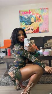Qimmah Russo feet photo thumbnail