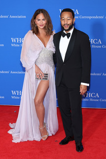 Chrissy Teigen feet photo thumbnail