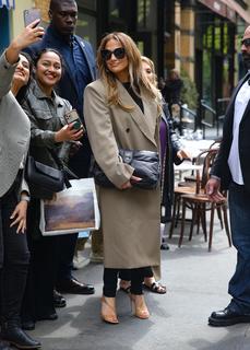 Jennifer Lopez feet photo thumbnail