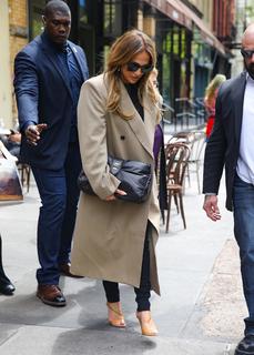 Jennifer Lopez feet photo thumbnail